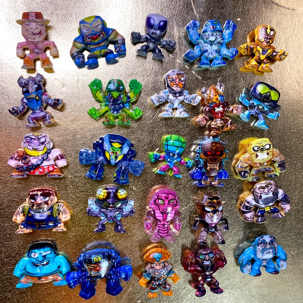 MILLION WARRIORS SERIES 1 MINI FIGURES AND OTHER MINI FIGURES BUNDLE OF 25